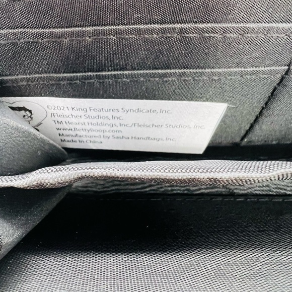 BETTY BOOP ZIP AROUND WRISTLET BLACK, RED AND GOLD HARDWARE - Picture 5 of 11